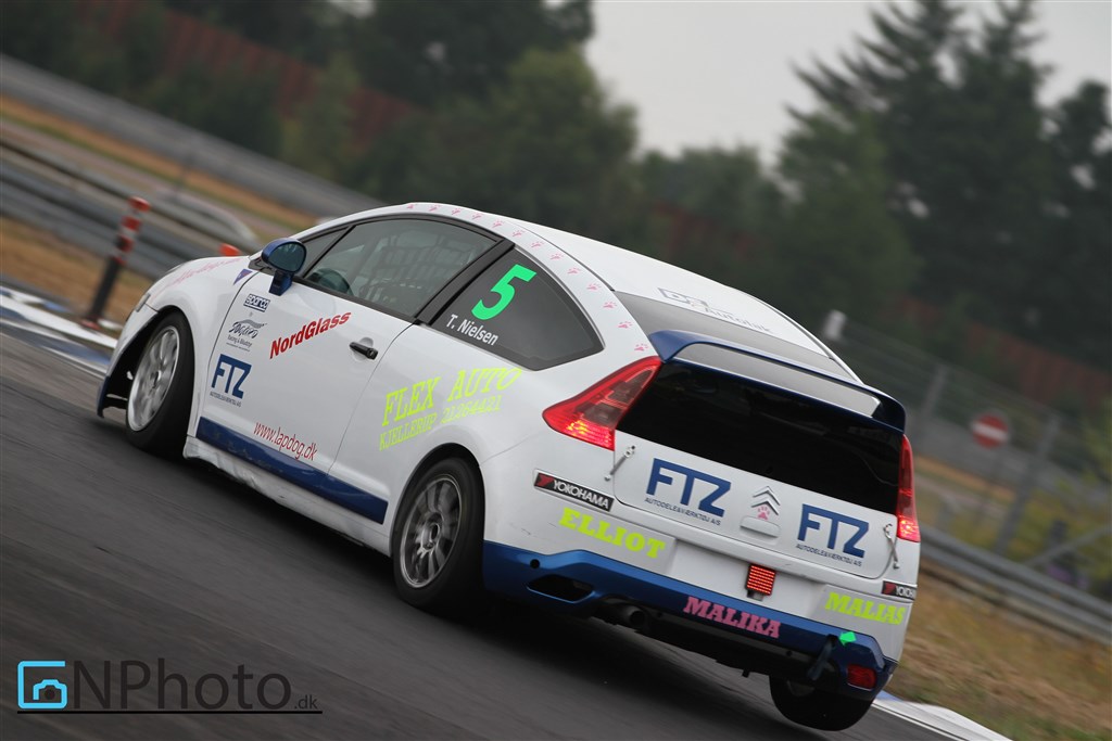 Tue Nielsen fik endelig noget succes med den nye Citroen C4 Coupe. Efter 2 weekender med en del problemer blev det til 2 gode resultater denne weekend.
(Foto: CN Photo)